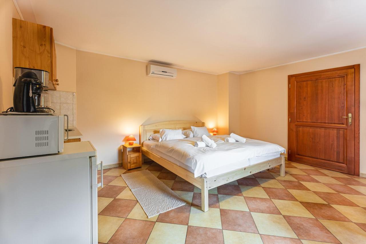 Varazsko Apartman Gyula Extérieur photo