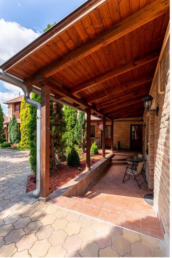 Varazsko Apartman Gyula Extérieur photo