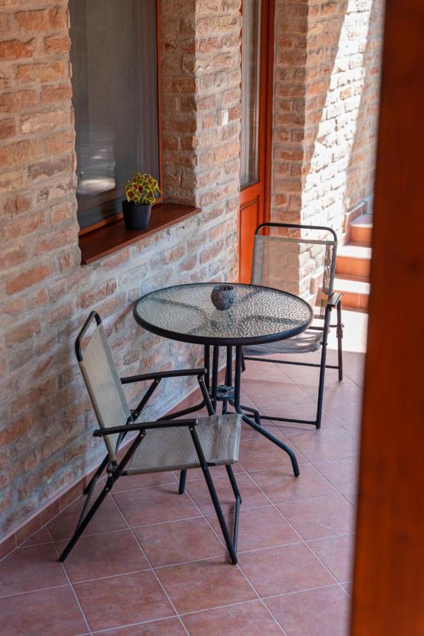 Varazsko Apartman Gyula Extérieur photo
