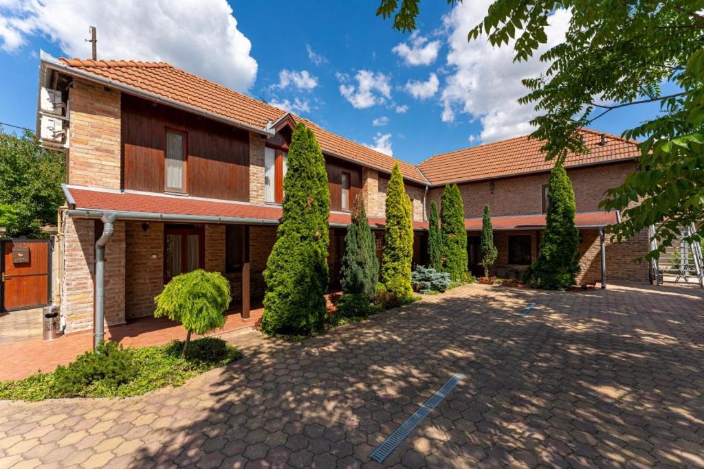 Varazsko Apartman Gyula Extérieur photo