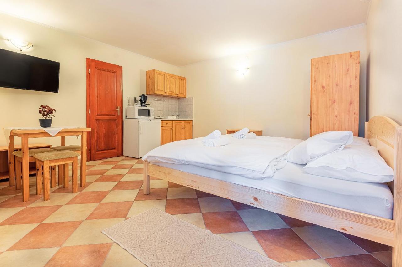 Varazsko Apartman Gyula Extérieur photo