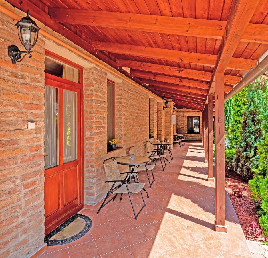 Varazsko Apartman Gyula Extérieur photo