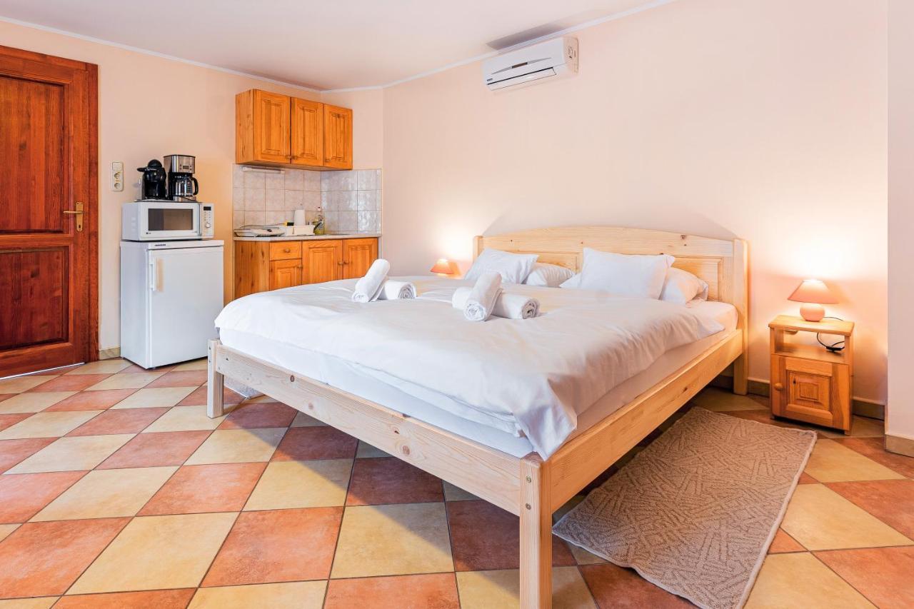 Varazsko Apartman Gyula Extérieur photo