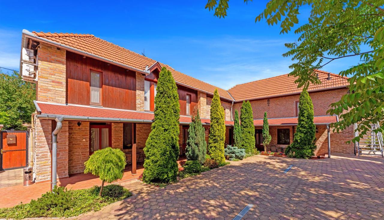 Varazsko Apartman Gyula Extérieur photo
